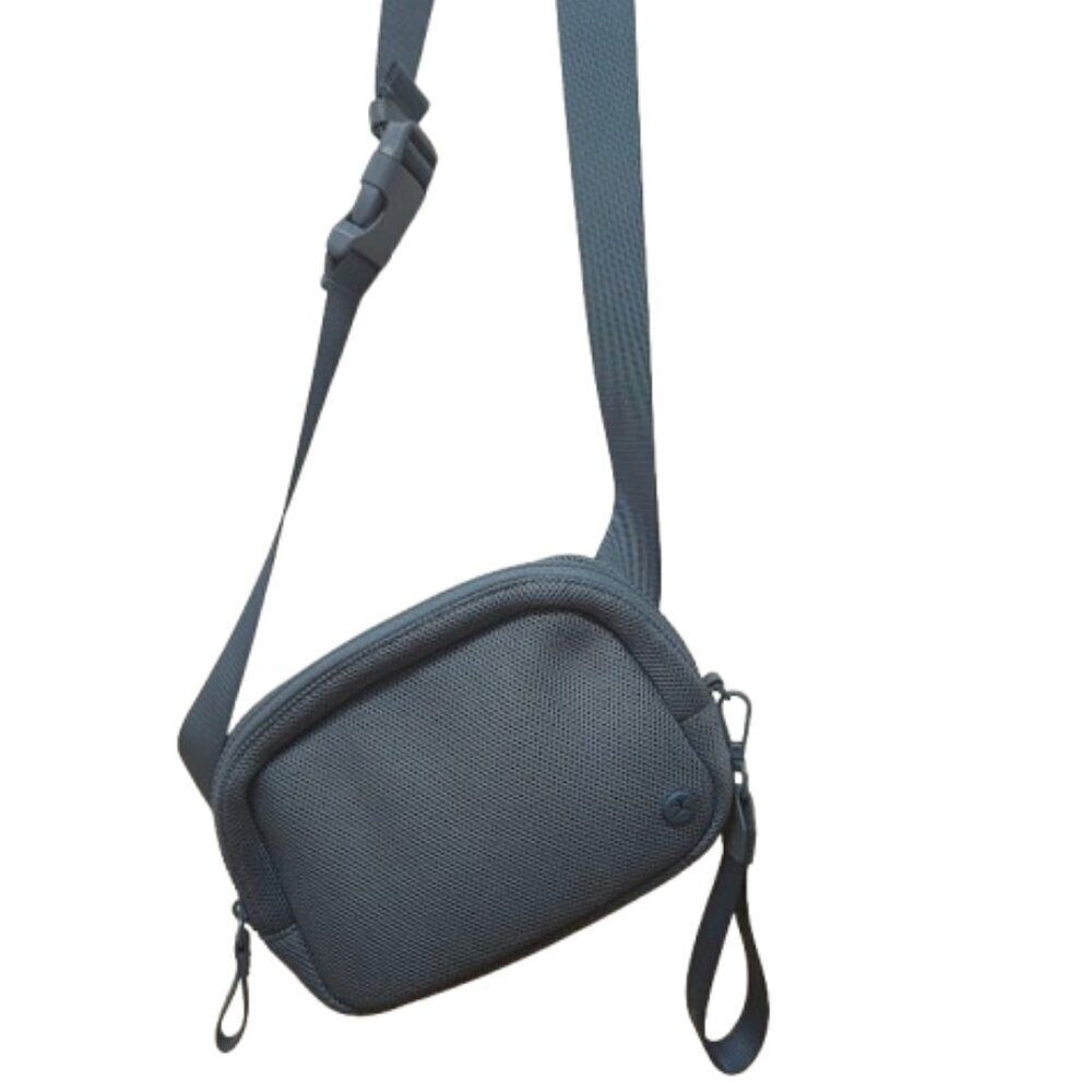 Danskin Adjustable Strapped Belt Bag Small Blue